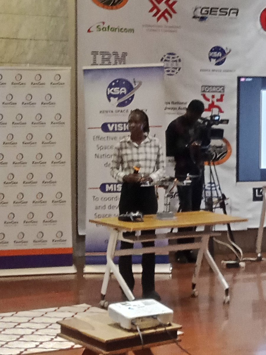 KimKuntah's tweet photo. Project number 3. Drone lab. The use of drone and drone technology in solving modern day problems #engineeringthefuture #engineeringthefuture #IESC6.0 #UON #ESA_UON @esa_uonbi https://t.co/VW7qogxRWN