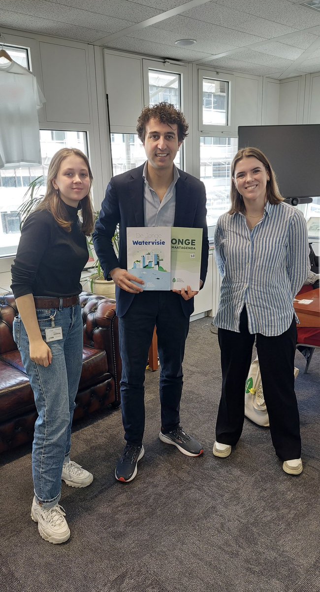 Gisteren hebben we gesproken met <a href="/jesseklaver/">Jesse Klaver</a> over onze Jonge Klimaatagenda en Watervisie. Nederland heeft behoefte aan een positief en motiverend langetermijnperspectief, maar we moeten die ook invullen met hele concrete plannen en actie! Geen tijd te verliezen <a href="/groenlinks/">GroenLinks</a> 🍀