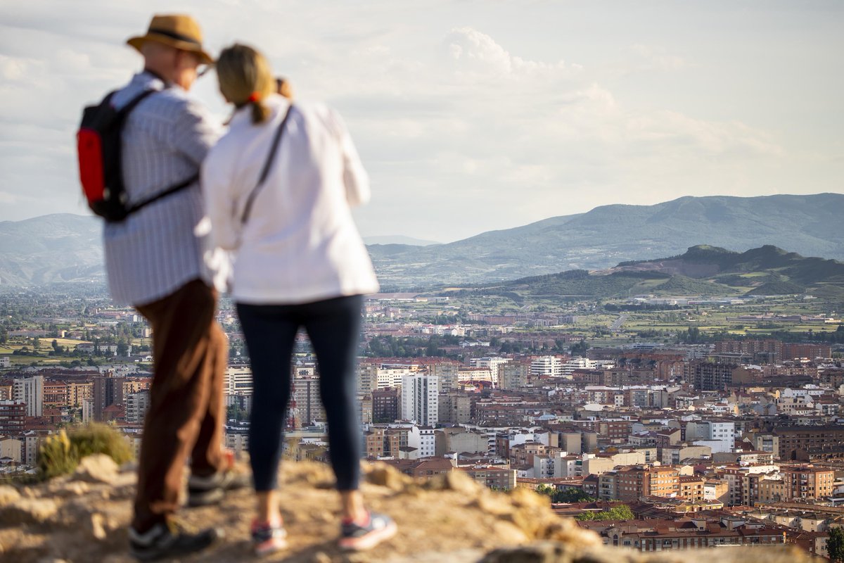 AytoLogrono's tweet photo. 🤔🧳| ¿Buscas un destino único para disfrutar de tus vacaciones de #SemanaSanta?

😃 #Logroño te va a encantar, ¡con planes para toda la familia!

🙌 Ahí va una propuesta 📲 https://t.co/Uv9EQyj49D

👉 Más info: https://t.co/GRJRjMlNdI

#VisitLogroño
#LogroñoEsSemanaSanta https://t.co/xNnMTg20KK