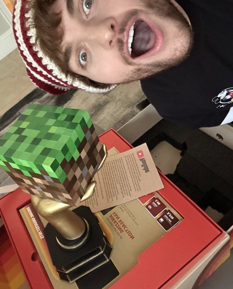 ironstele's tweet photo. I will shake and sob and cry just look at him https://t.co/khiUVAkvP5