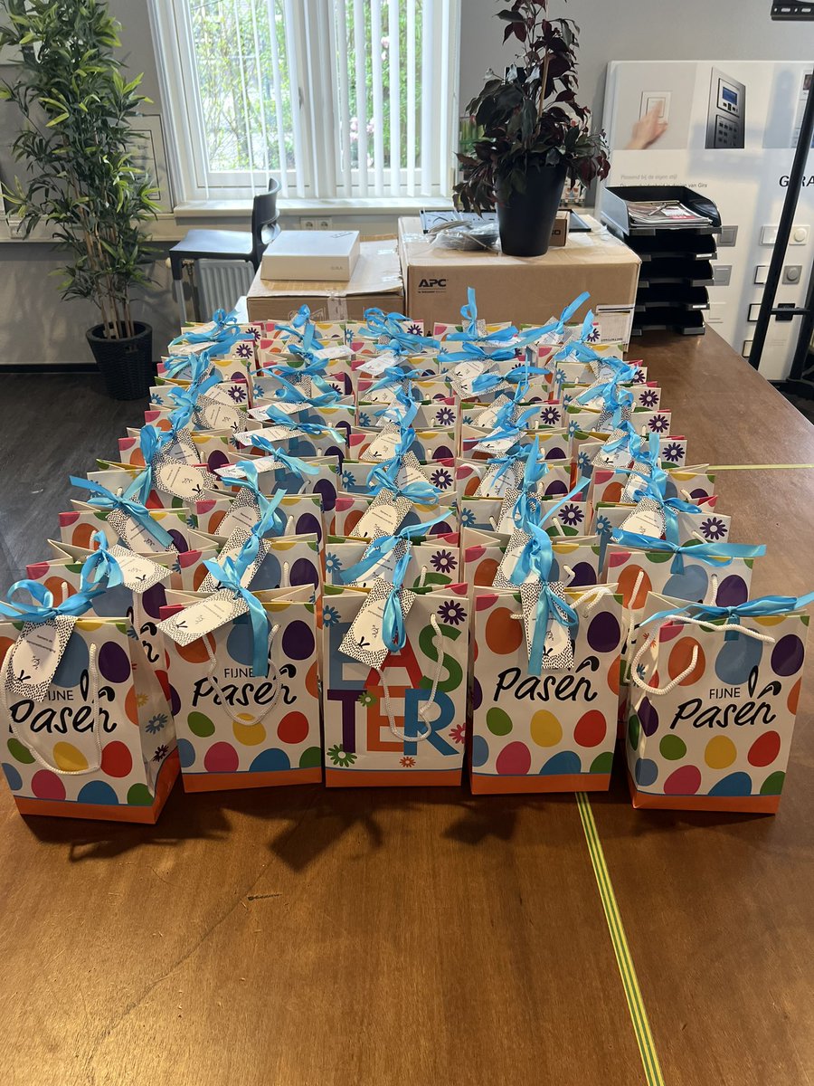 HvHenri's tweet photo. Personeelsvereniging H van Zandvoort Electrotechniek bv bedankt voor de leuke attentie ! https://t.co/8glg8jnBJc