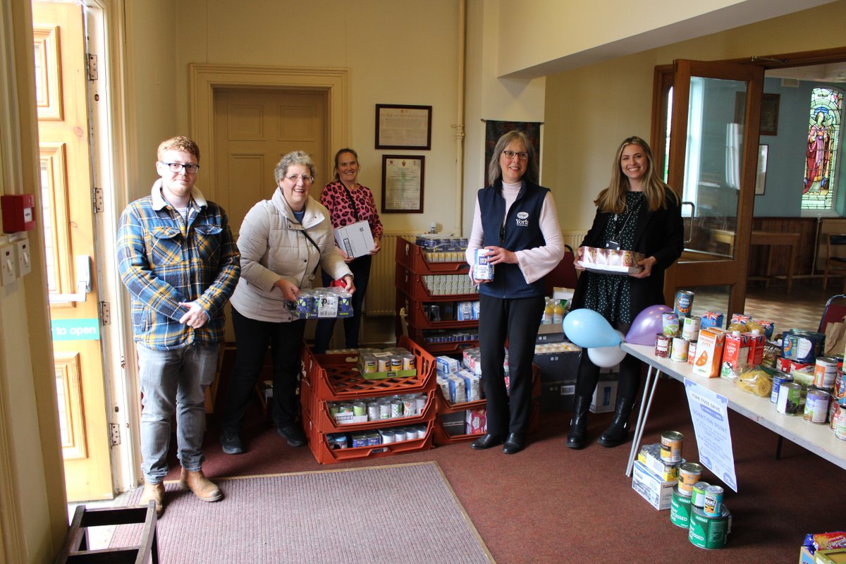 RachaelMaskell's tweet photo. Massive thanks again to @yorkracecourse and @UniOfYork for their food donations today as part of #YorkTogether #YorkFoodDrive - Helping our community foodbanks in #York 👉 https://t.co/KWcbTstUtu https://t.co/ArDCixWF7d