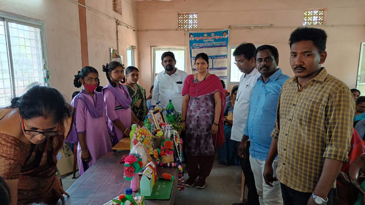 PithapuramM's tweet photo. SHG women, DWCRA RPs, MEPMA Staff participated "Waste to Wealth" Exhibition in Pithapuram Municipality #winsawards2023 #SwachhMashaalMarch #Pithapuram #Swachhatapledge
#IndiaVsGarbage
#swachhotsav2023 #swachhmashaalmarch #Pithapuram
@SwachhaAndhra

@SwachhBharatGov https://t.co/tFQy8NvMQn