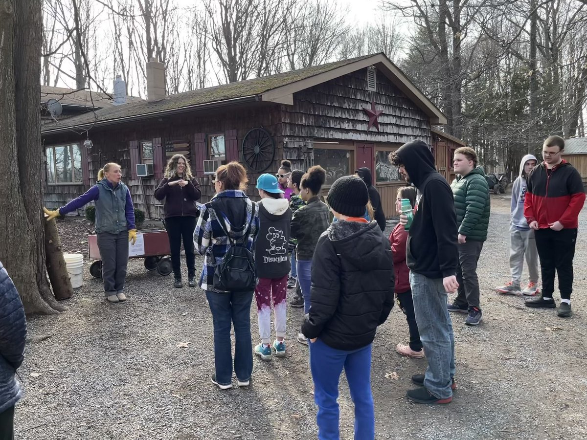 RedswagonNHS's tweet image. A field trip to Eversons Maple Factory to see how syrup was made… and enjoying the end product before spring break @Newark_HS.  #choosejoyncsd