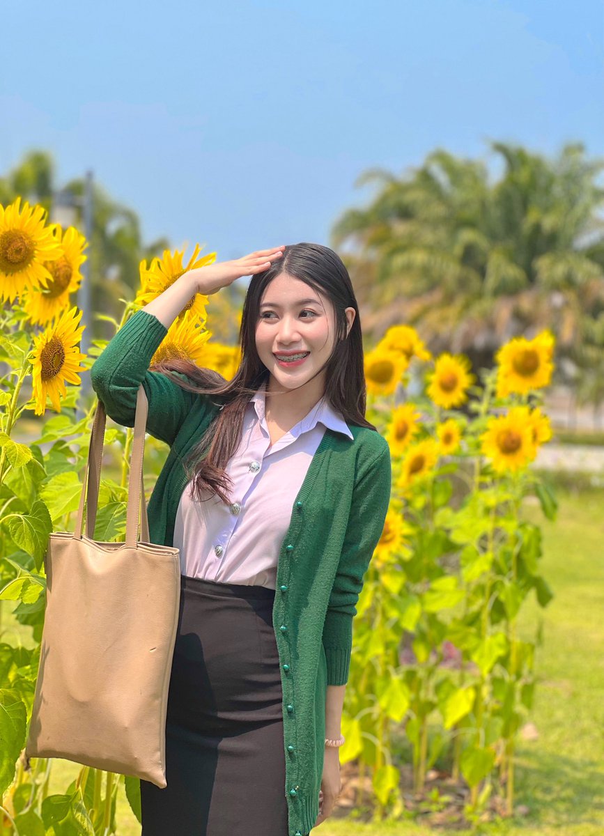 Sandyxsy's tweet photo. เกิดเป็นคนเหงา เลยฟังเพลงเศร้ามากกว่าเพลงรัก😝💗🥹#แคปชั่น2023 #แคปชั่น��วนตีน #แคปชั่นน่ารัก #แคปชั่นตลก #แคปชั่นอ่อยแรง #แคปชั่น #แคปชั่นชีวิต https://t.co/xnv3GrasQM