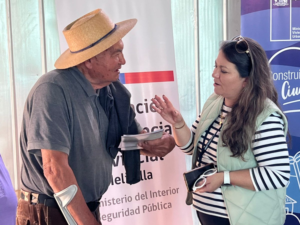 DPPMelipilla's tweet photo. 📌 Nuestro Equipo Territorial encabezó junto a la Jefa Provincial de #Serviu #MariemRumie, la #CharlaInformativa de Vivienda en la Junta de Vecinos “Villa Los Aromos” de #Codigua, actividad que recorre toda nuestra Provincia y es organizada por...
#SigueHilo 1/2 https://t.co/mydIHxOJBz