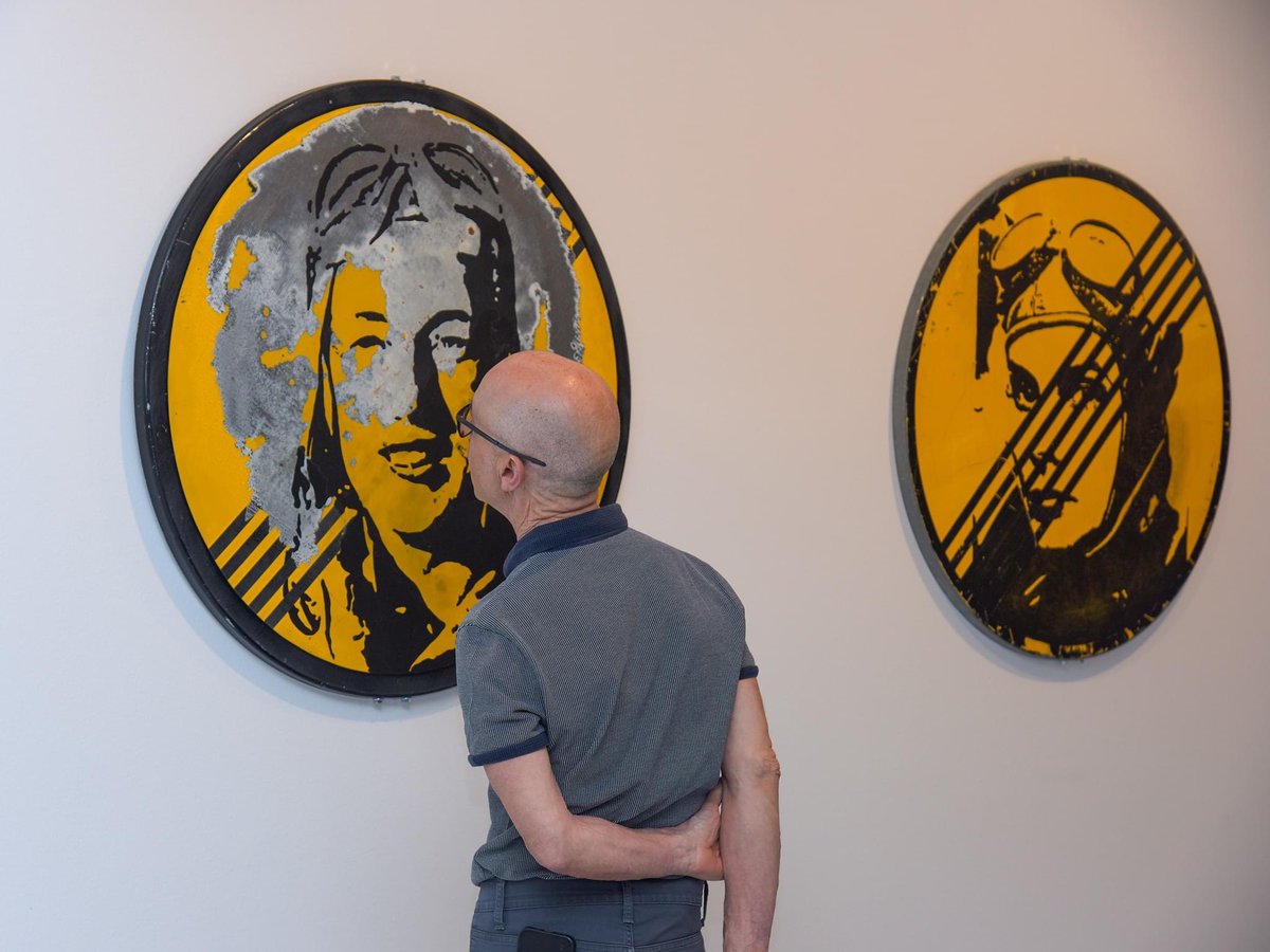 FundacionBcja's tweet photo. 🏫La Sala de Exposiciones Glorieta de la #fundacionbancaja, en Sagunto, acogerá desde hoy hasta el 30 de junio la #muestra "Señas de identidad. Ximo Amigó", con la colaboración de @Saggas. 👨‍🎨#Comisariada por Francisco Sebastián Nicolau, incluye una selección de 40 obras. https://t.co/vsogyrhfq0
