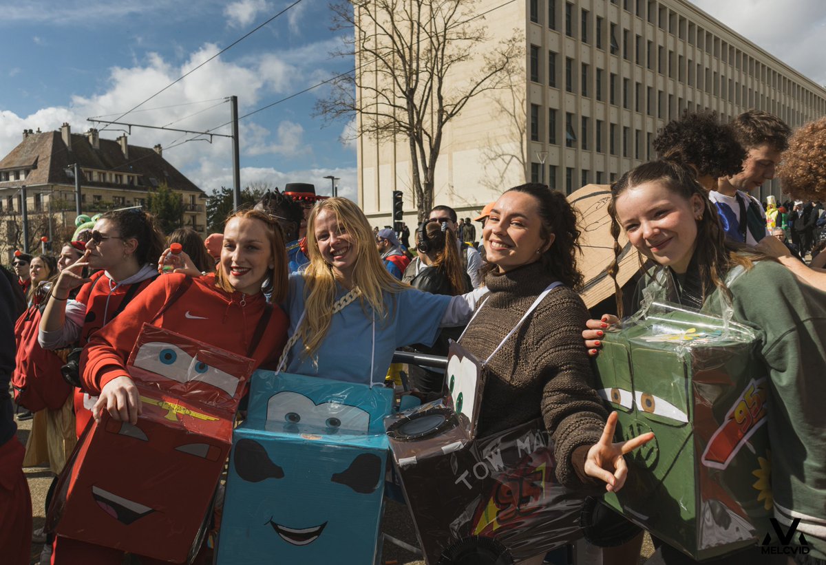 clemence_bury's tweet photo. Heyy 👋🏼

Hier, c’était le #CarnavalCaen et j’en ai donc profité pour faire quelques photos ! 

Pour en voir plus, clique juste ici ⬇️⬇️
https://t.co/9xxXjTGOy1

(📸 instagram dans la description)

#caen #CarnavalEtudiant #Normandie https://t.co/IGSnUEeqpy