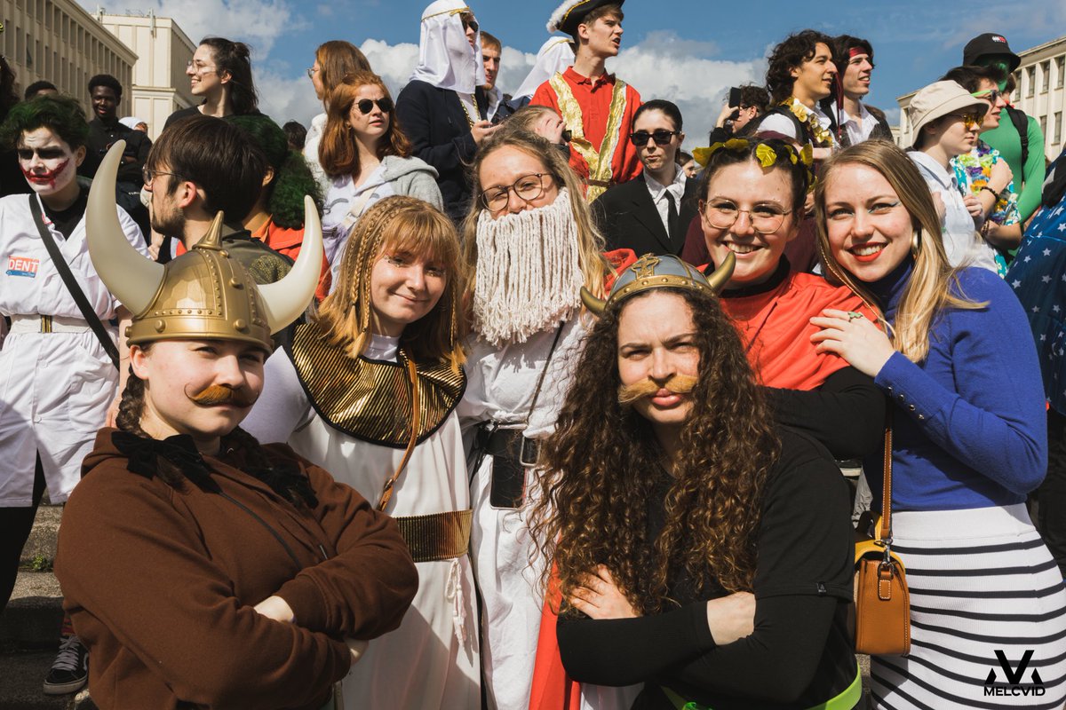 clemence_bury's tweet photo. Heyy 👋🏼

Hier, c’était le #CarnavalCaen et j’en ai donc profité pour faire quelques photos ! 

Pour en voir plus, clique juste ici ⬇️⬇️
https://t.co/9xxXjTGOy1

(📸 instagram dans la description)

#caen #CarnavalEtudiant #Normandie https://t.co/IGSnUEeqpy