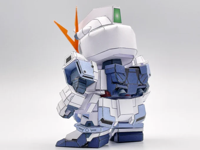 後ろ姿。首、肩、上腕、手首、腰が可動します。#ペーパークラフト #SDガンダム #機動戦士ガンダムNT 