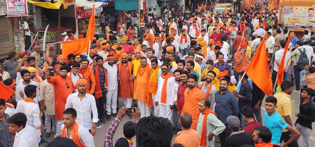 108Umashankar's tweet photo. हिन्दू युवा वाहिनी, गाधिपुरी (गाजीपुर) द्वारा आयोजित श्री राम शोभा यात्रा को भव्य बनाने के लिए आप सभी नगर वासियों व सहयोगी संगठनों का हृदय से आभार.!
जय श्री राम 🚩🚩 @myogiadityanath 🙏 @UPGovt @ZeeNews @aajtak @SudarshanNewsTV https://t.co/a3cHR3kinc