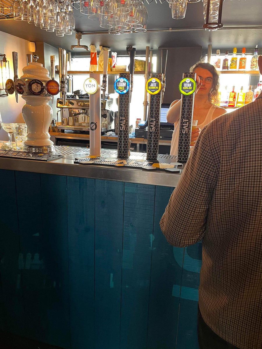 TapAdvisor's tweet photo. 1️⃣0️⃣ double digits! Who’d think we’d reach this point🥹 to you loyal lot, here’s a cheeky Friday treat - @SaltBeerFactory 

Must haves: 8/10
Cool wall: 9/10
Tap aesthetics: 7.9/10
Total score: 8.3/10

Verdict: Good taps, worth a detour!
#beer #lager #pub #tapadvisor #salt #kelham https://t.co/sFWrBNXhdf