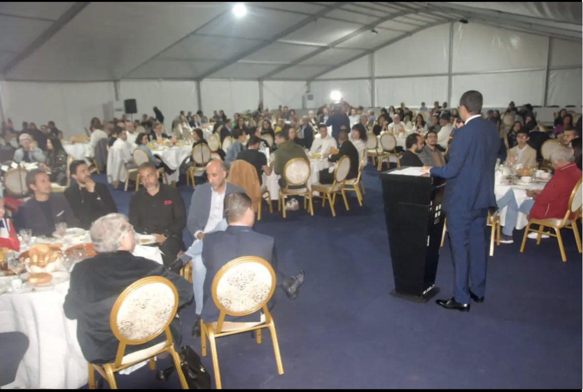 Pendant qu’ils sont soutenus par les partis parisiens, M’jid, lui, est sur le terrain <a href="/mjidelguerrab/">M'jid El Guerrab</a> <a href="/AzizElguerrab/">Aziz El</a>