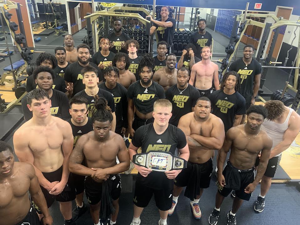 #FINISHFRIDAY #EAT Champ (ALPHA) is <a href="/Anderson44Sam/">Samuel Anderson</a> 

#EAT
#MadeOnTheBanks