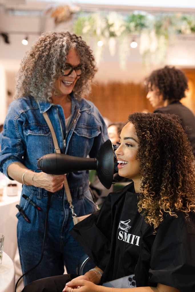 SpellMagazine's tweet photo. Session hairstylist Jennie Roberts explains the key to being a sought-after celebrity stylist, gives her opinion on modern salon service offerings, and dishes on her favourite Curlsmith products: https://t.co/0jSTaQUKhp #SpellMeets #hairstylist https://t.co/TqyRFmpzSZ