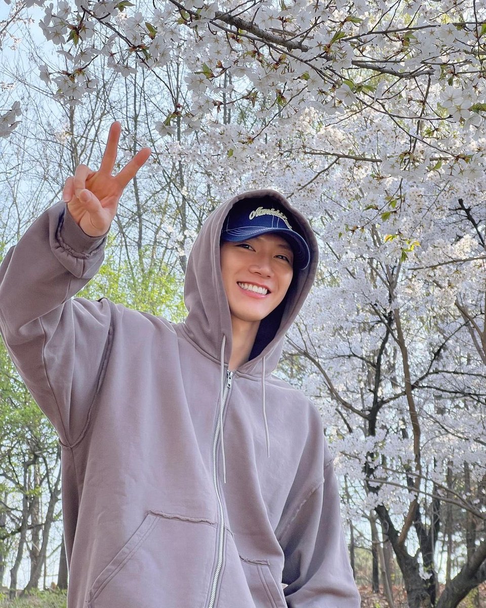 พี่เมน่ารักกว่าดอกไม้อีก -///- 💐