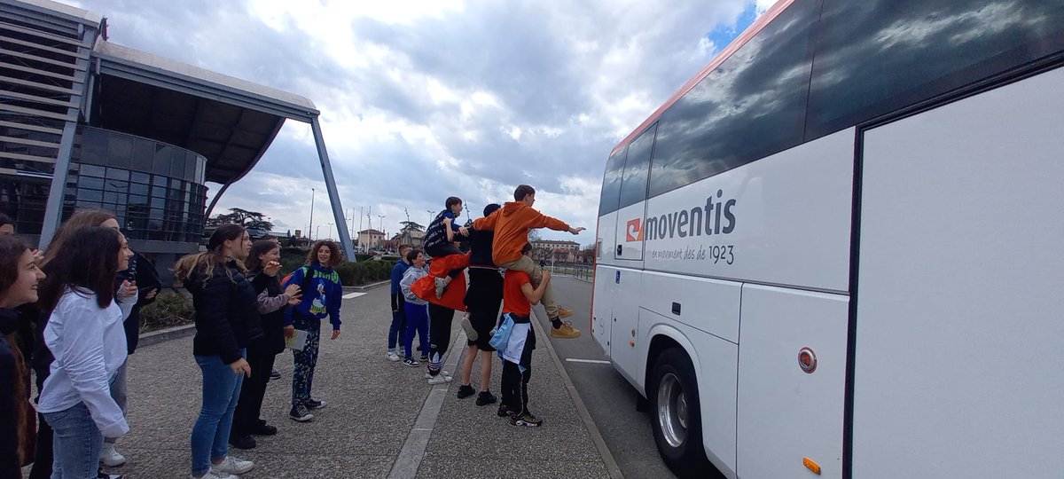 ClgEuropeBdp's tweet photo. Départ des élèves espagnols aujourd'hui après une belle semaine partagée avec nos élèves. Les retrouvailles auront lieu lundi 24 avril à San Feliu https://t.co/Vz06fzAHrh