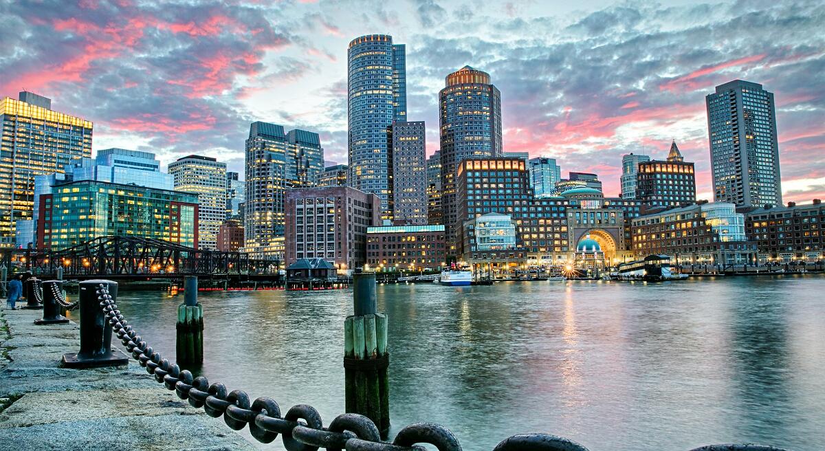 BostonFine's tweet photo. Inventory was down 17% last month, with MAR reporting 3,401 single-family homes available in February 2023 compared to 4,098 in February 2022. https://t.co/6S85gTUtEw https://t.co/LelS6LoU98
