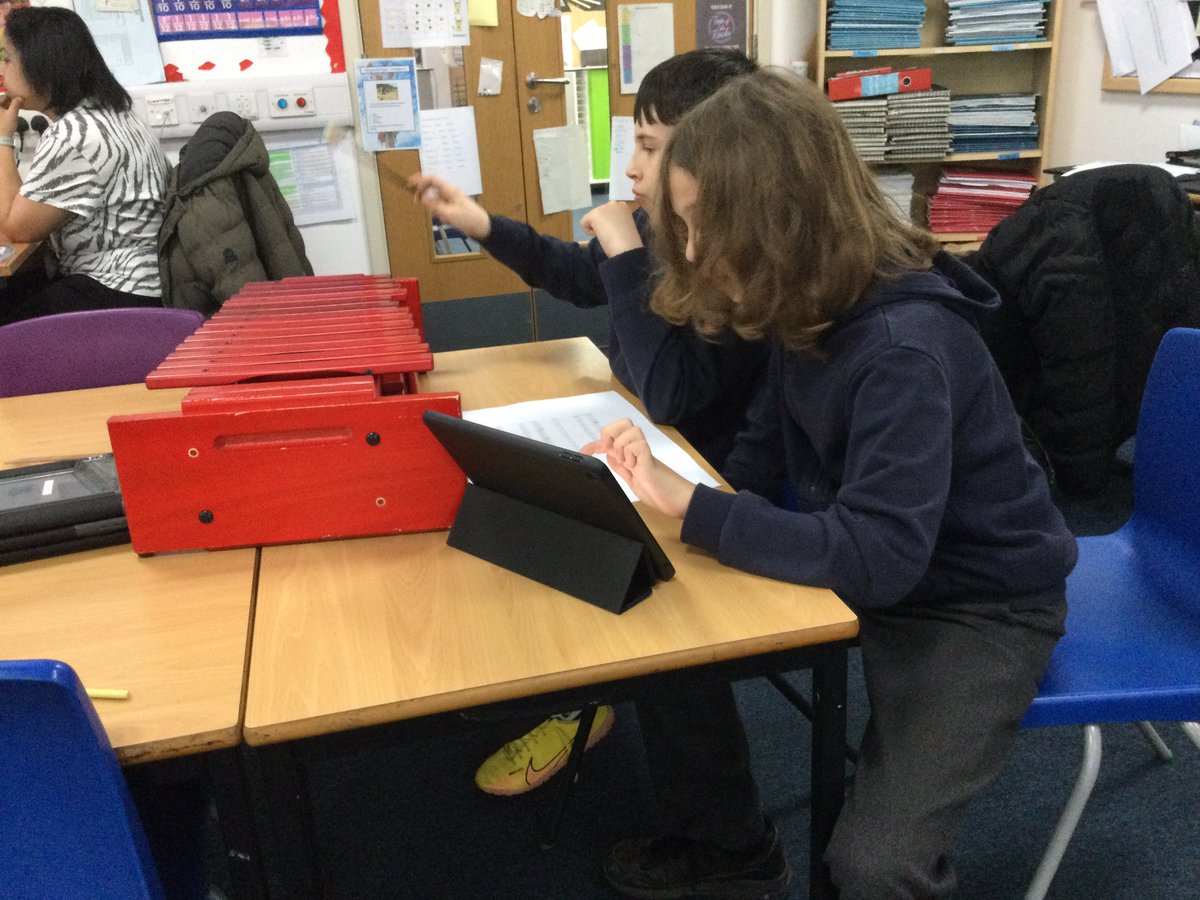 WCPSMusic1's tweet photo. Our Year 6’s improvising a melody over the 12 Bar Blues chord sequence. @WCommonPS https://t.co/URneQgYCMp