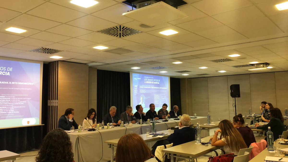 Amusal's tweet photo. Esta mañana hemos asistido a la jornada 'Economia Social y áreas despobladas. El reto demográfico' organizada por @ucomur en la que ha participado Manuel Campo Vidal con su ponencia sobre la España despoblada. #RetosRMurcia #economíasocial #amusal #SociedadesLaboralesRM https://t.co/AHBghIe093