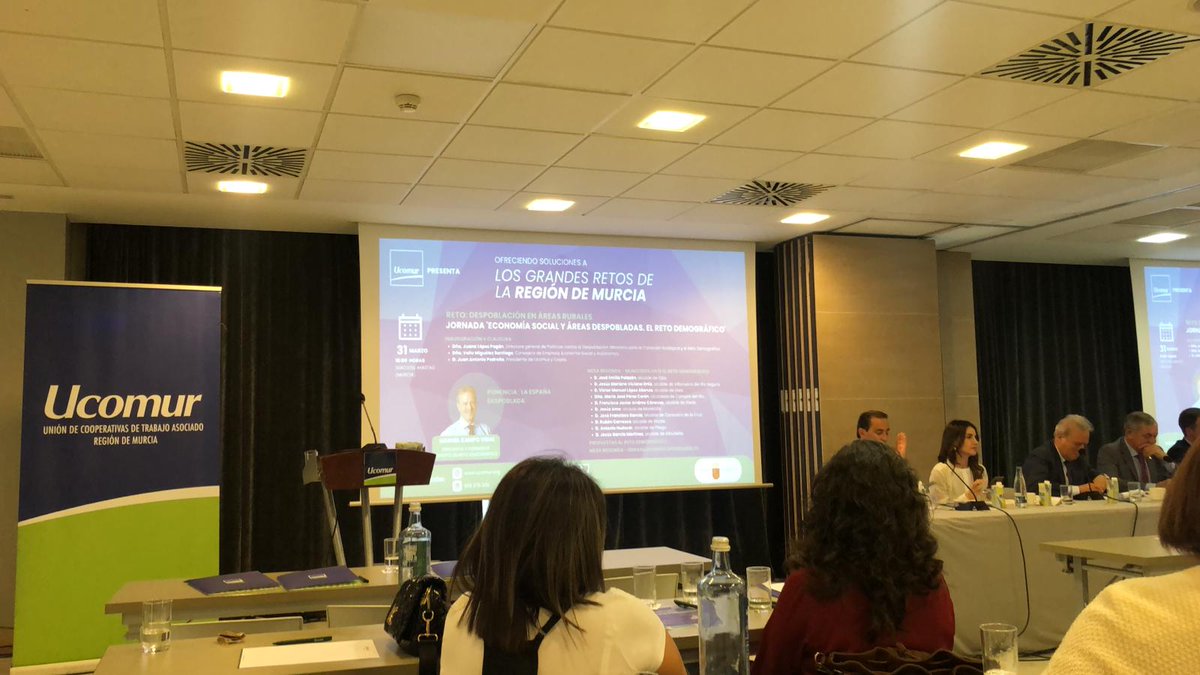 Amusal's tweet photo. Esta mañana hemos asistido a la jornada 'Economia Social y áreas despobladas. El reto demográfico' organizada por @ucomur en la que ha participado Manuel Campo Vidal con su ponencia sobre la España despoblada. #RetosRMurcia #economíasocial #amusal #SociedadesLaboralesRM https://t.co/AHBghIe093
