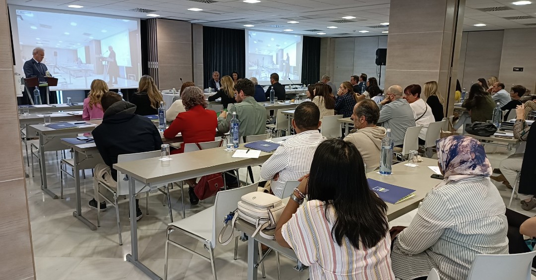 Amusal's tweet photo. Esta mañana hemos asistido a la jornada 'Economia Social y áreas despobladas. El reto demográfico' organizada por @ucomur en la que ha participado Manuel Campo Vidal con su ponencia sobre la España despoblada. #RetosRMurcia #economíasocial #amusal #SociedadesLaboralesRM https://t.co/AHBghIe093