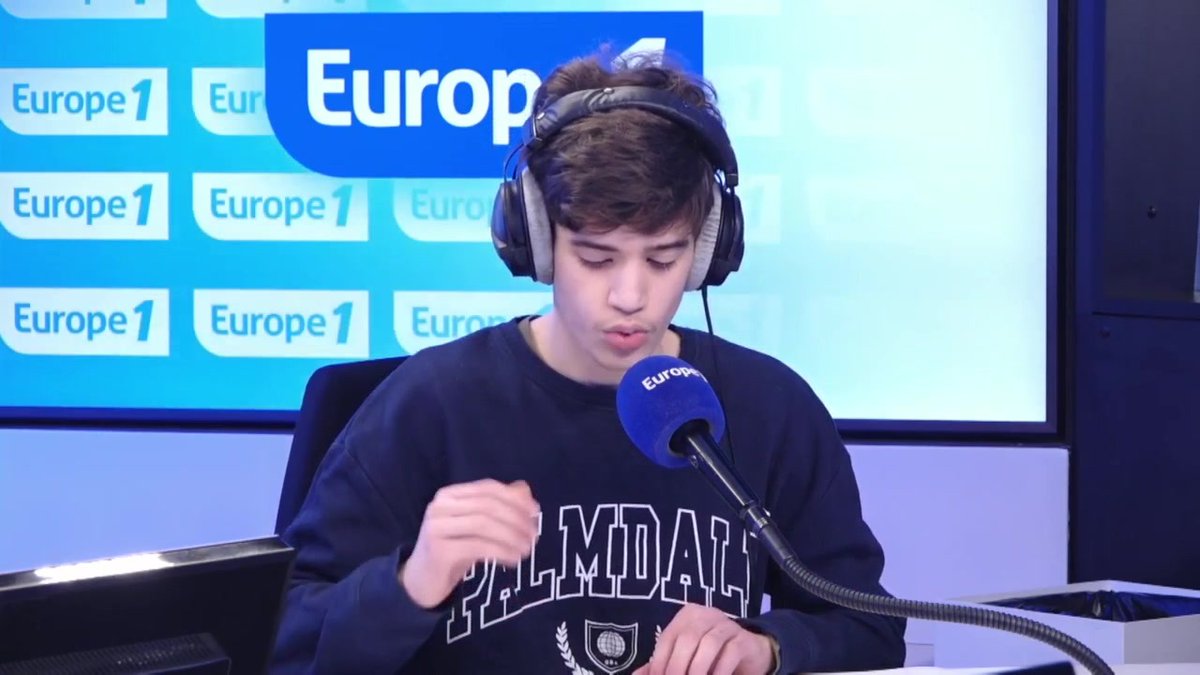 remijacob's tweet image. 🔵[#SPME2023] A mes côtés ce matin sur @Europe1, un reporter de choc de seulement 15 ans ! Ilyes m&apos;a aidé à réaliser le Journal des médias. Au menu : une entretien avec @EvelyneDheliat sur le réchauffement climatique qu&apos;il a lui-même lancé en studio (Vidéo dans le tweet suivant)