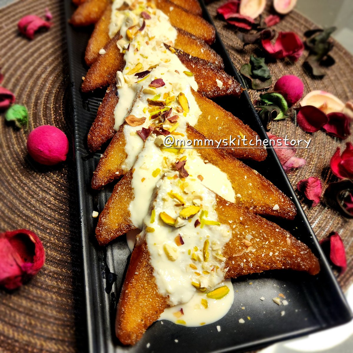 mommyskitchenst's tweet photo. Shahi Tukda or Hyderabadi Double ka meetha mommyskitchenstory

Full recipe 👉 https://t.co/TYjP0Xiq1z

 #shahitukda #RamadanSpecial #mughlaicuisine #royaldessert https://t.co/QWK6oroFzy