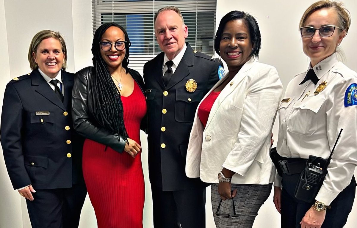 GentryTrotter's tweet image. Law and Order: #Congrats to our new @SLMPD chief and my friend Robert Tracy who makes his night community rounds with diverse top brass. Last night at the Delmar Divide bldg CWE neighbors were pleased with him and  @KarlaMayMO4 @schubbard26. #CommunityPolicing #STLProud👍🏽