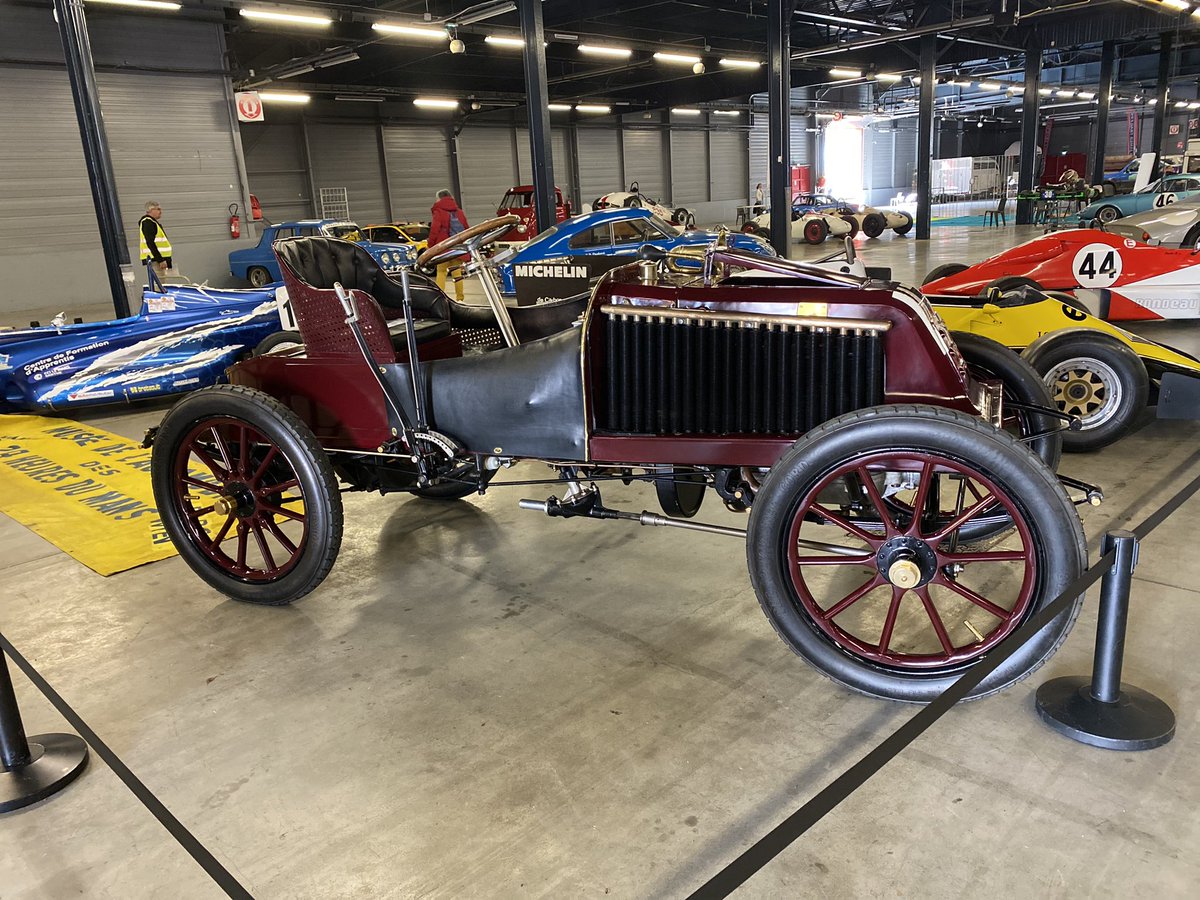 Le Mans auto moto rétro au rdv de ce week-end au centre des expositions #LeMans  1er 2 avril Le montage est en cours, encore une très belle édition à découvrir ouverture demain matin 9h