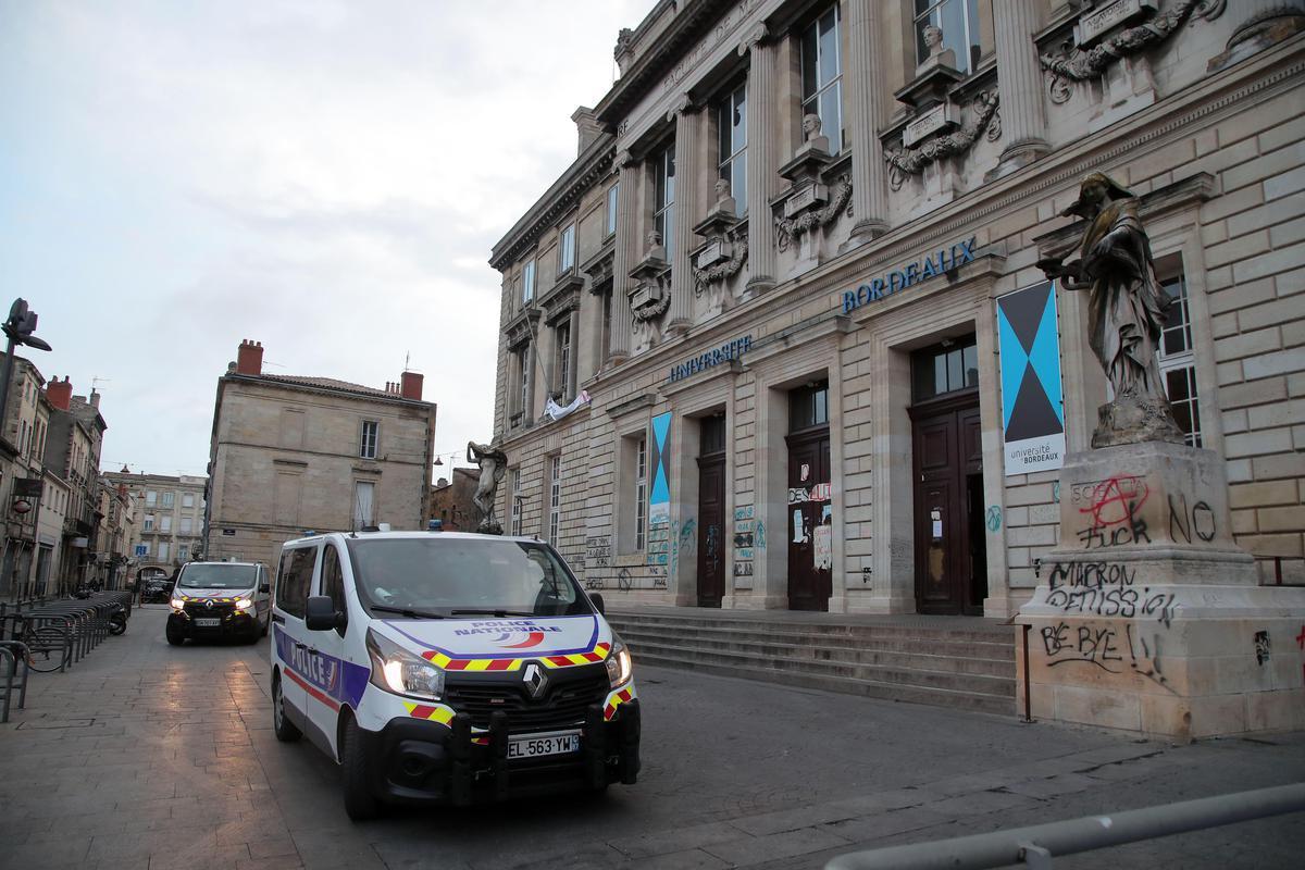 Campus évacué à Bordeaux : « Je suis encore sous le choc, j’ai eu très peur », témoigne une étudiante sudouest.fr/gironde/bordea…