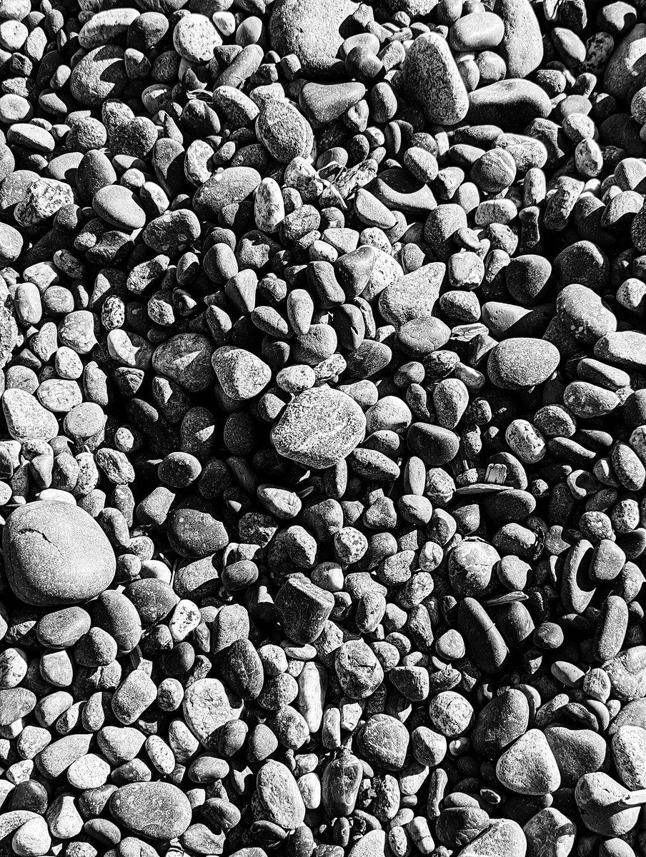 A picture of a single stone. #tihson2 #blackandwhite #bnw #blackandwhitephotography #bnwsouls #badass_bnw #photography #rawbnw #bnwphotography #abstractphotography #fineartphotography #dailyphotography  #highcontrastbw