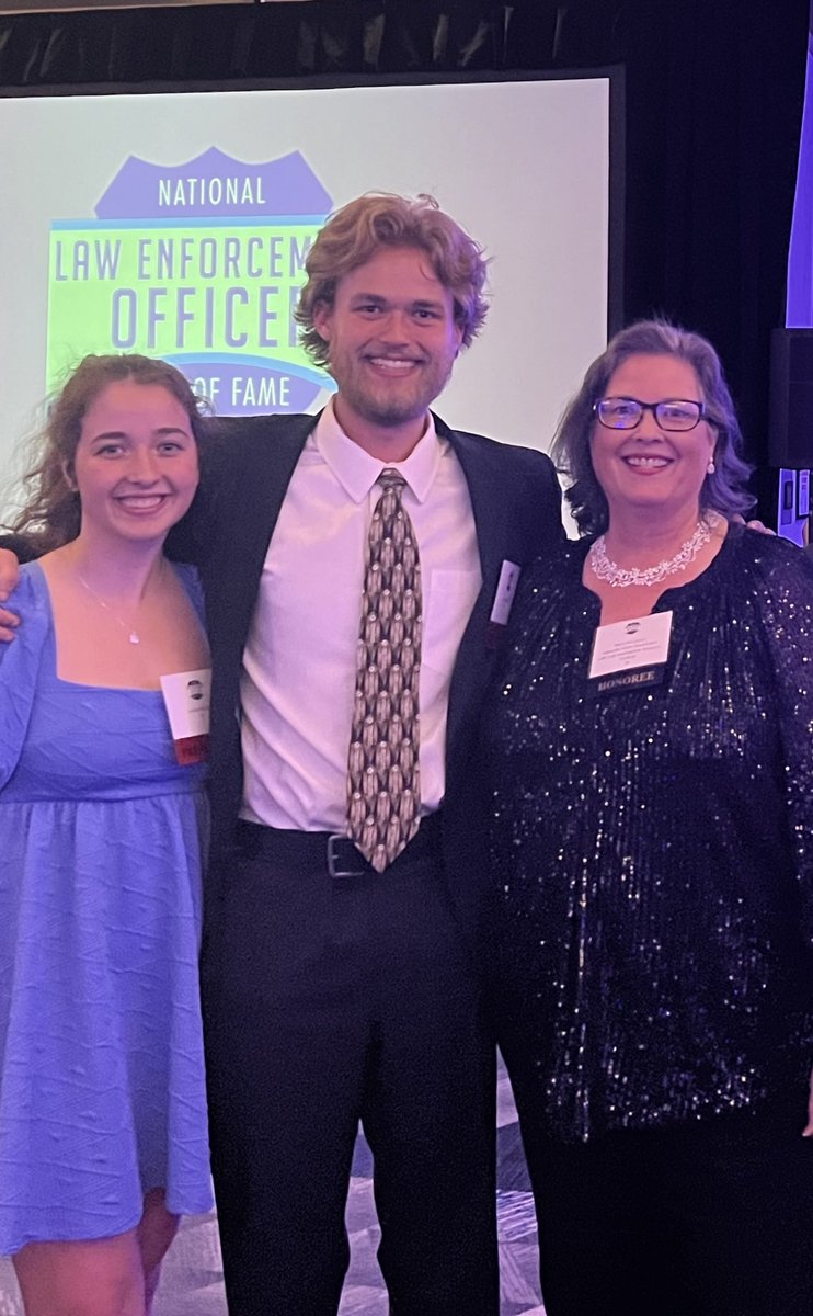 ColdCaseTips's tweet image. Huck and Caroline presented me with the Lifetime Achievement Award! What an amazing moment! #HallOfFame