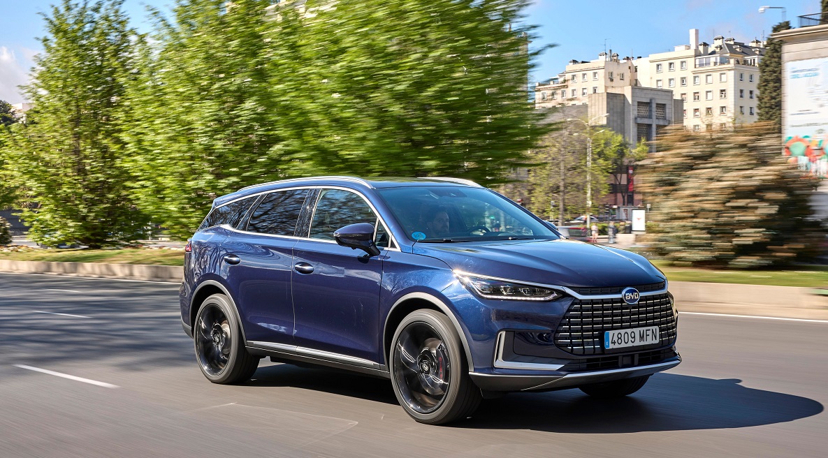 SylviaLongas's tweet photo. @BYDCompany? Sí, es una marca china que aterriza ahora en España. Te presento a los tres modelos eléctricos que empieza a vender: la espectacular berlina HAN, el SUV de 7 plazas TANG y el SUV compacto Atto 3, que es, de momento, el modelo más barato (desde 41.400€). https://t.co/usbZvu1Vvd
