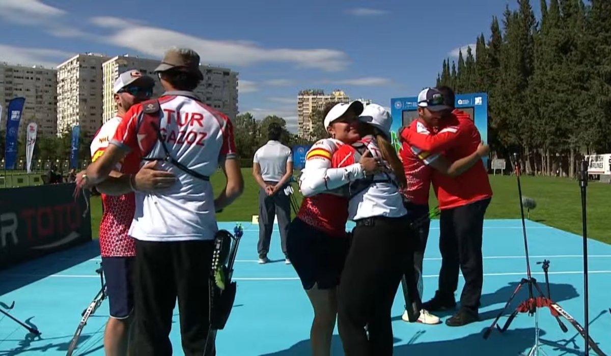 RFETA's tweet photo. #SpringArrows23
¡Medalla de PLATA para Pablo y Elia en la Kahraman Bagatir!
Vaya final han tirado contra la pareja turca, resuelta en un emocionante último set.
Final 🥇 RX 🇪🇦 3:5 🇹🇷
¡Bien tirado chicos!
#TeamRFETA
#TeamEspaña https://t.co/9cCzEEFFtI