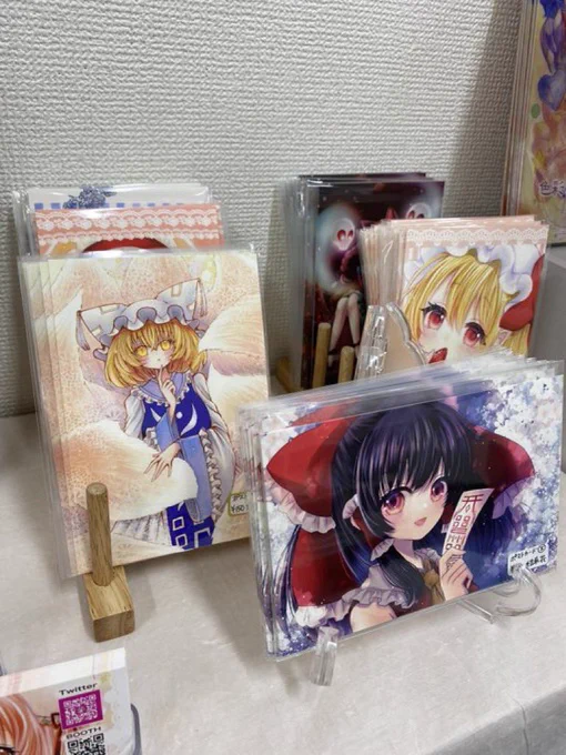 Gallery glad.様( )で明日4/1から開催される。#東方展示界  に参加させていただきます!設営画像いただきましたとっても素敵に飾っていただきありがとうございます嬉しいです はじめての展示会わくわくします明日からよろしくお願いします 