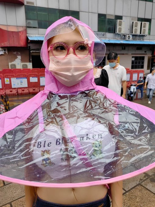 I'm too cute to be evil🥺  Hey, does this rag smell like Novichok to you? https://t.co/6YhISpVnyp