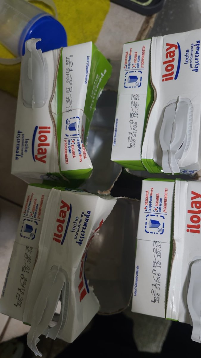 MaruMuzio's tweet photo. Un compañero del laburo compró en el Coto de Mendoza y Alsina estas cajas de leche de la marca @lacteos_ilolay Como pueden ver vencimiento en Mayo pero el contenido un desastre. A estar atentos. https://t.co/EY6GondFsL