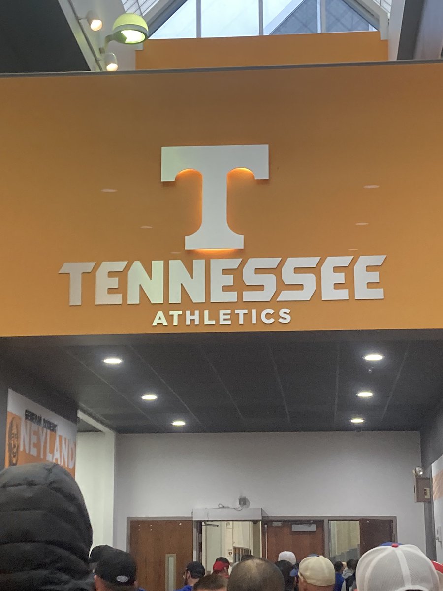 RC_MightyLakers's tweet photo. Tennessee coaching clinic. #Lakers #battleRC #volfootball https://t.co/RXvLYRhbO9