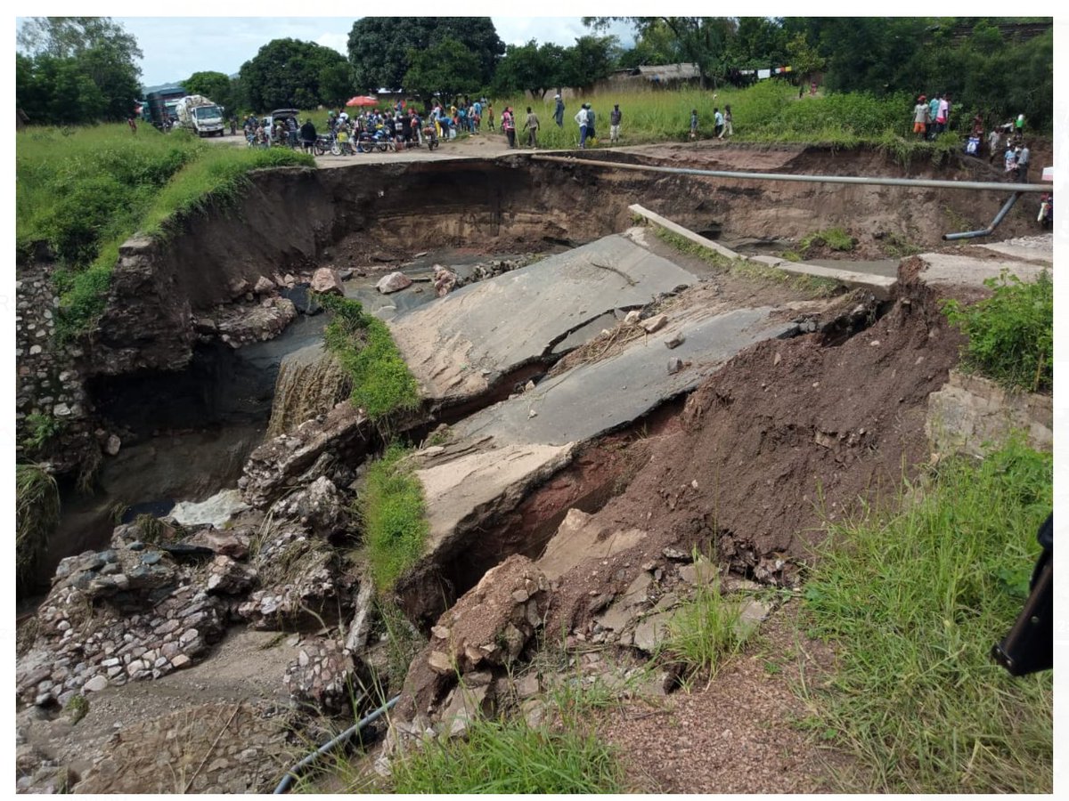 Uvira Serosurvey Day1: Despite delays caused by the breaking of bridges in the Ruzizi valley, survey vehicles and materials finally arrived. Formidable team (N=48) of enumerators, phlebotomists, field supervisors, lab technicians, drivers and logisticians <a href="/JHIDDynamics/">JHIDDynamics</a> <a href="/LSHTM_EHG/">Environmental Health Group, LSHTM</a>