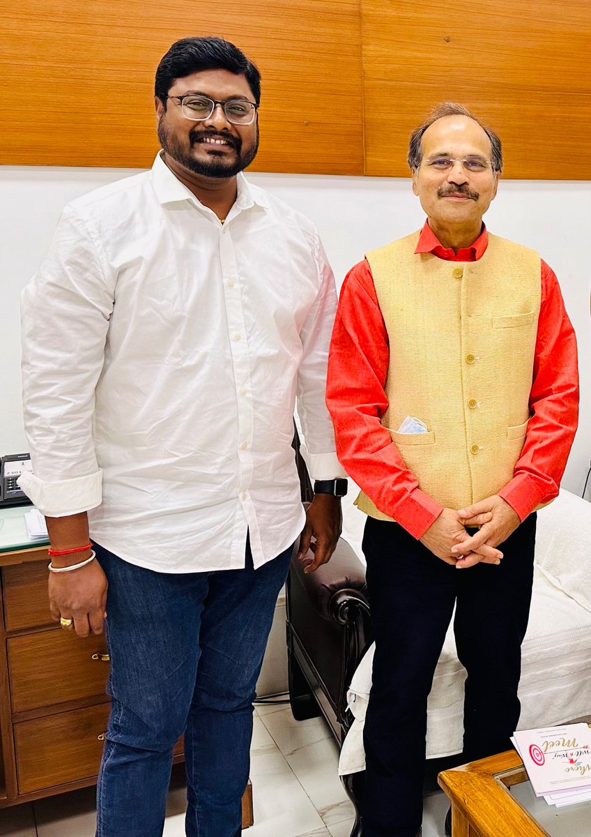 srisriniii's tweet photo. It was an absolute honour meeting the Loksabha floor leader of Congress Shri Adhir Ranjan Chowdhury ji and discuss various opportunity for younger generation in politics and much more.

Hon MP is also Sansadratna Award winner 2023 😊 https://t.co/oZ1cbzXpTK