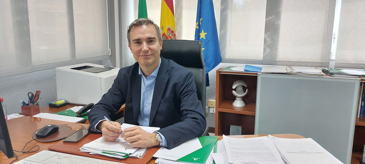 📰La Junta suma 8,74M€ más para respaldar contrataciones indefinidas en Almería. ✍️

➡️DT <a href="/EmpleoJunta/">Consejería de Empleo, Empresa y Trabajo Autónomo</a>, <a href="/AmosGHueso/">Amós García Hueso</a>, destaca que con esta cuantía se podrán atender unas 2.600 solicitudes, que se sumarán a las ➕ de 5.800 ya aprobadas con 17,78M€ 💻