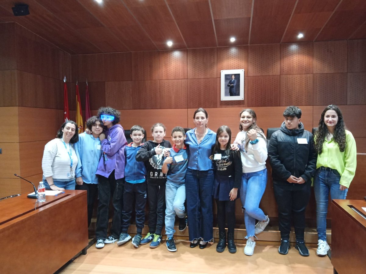 MadridPSociales's tweet photo. 📆 El 14 de marzo se llevó a cabo el acto de Devolución de Propuestas 2022 a la #COPIA de #Villaverde.

Además de poder escuchar las soluciones a las propuestas, los niños, niñas y adolescentes pudieron charlar con la concejala @ConchaChapa_ ... https://t.co/fG0VDOnQ32