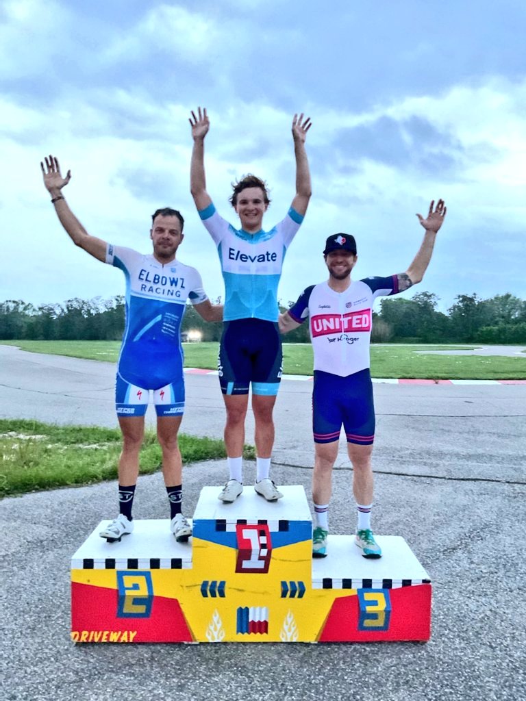elbowzracing's tweet image. A 2nd place in yesterday's @drivewayseries P123 race for @stefanrothe with Luke Pharis (Elevate) in 1st and Michael Jones (United Cycling) in 3rd.

#elbowzracing #iamspecialized #myhyperthreads
