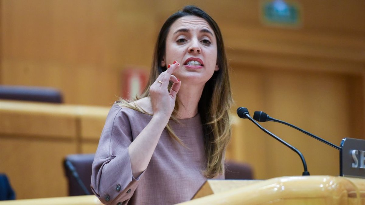 wallstwolverine's tweet photo. Unidas Podemos plantea prohibir los viajes en avión en todas las rutas dentro del territorio español que cuenten con alternativa ferroviaria directa y con una duración de menos de cuatro horas. https://t.co/am4urVuDWa
