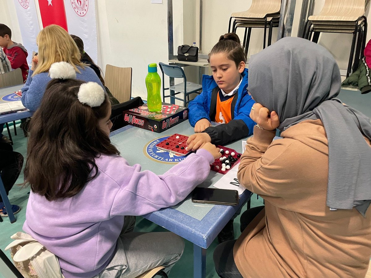 27.03.2023-31.03.2023 tarihleri arasında Çorlu Sporcu Fabrikası Çok Amaçlı Spor Salonunda 5 gün boyunca devam eden Akıl ve Zeka Oyunları yarışmaları tamamlandı. meb.ai/SZ9WpZ

<a href="/tcmeb/">Millî Eğitim Bakanlığı</a> 
<a href="/c_kaymakamlik/">Çorlu Kaymakamlığı</a> 
<a href="/tekirdagmem/">Tekirdağ İl Millî Eğitim Müdürlüğü</a> 
<a href="/ersanulusan/">Ersan Ulusan</a> 
<a href="/hete61/">Hüseyin ERDOĞAN</a>