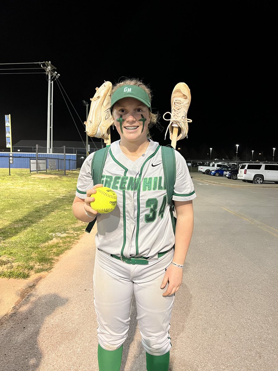 ChezneyWhipker's tweet photo. first 💣 as a #hawk🦅🦅 @FPXButler @GreenHillHighSB @G_HillAthletics https://t.co/rtHlt8sBCB