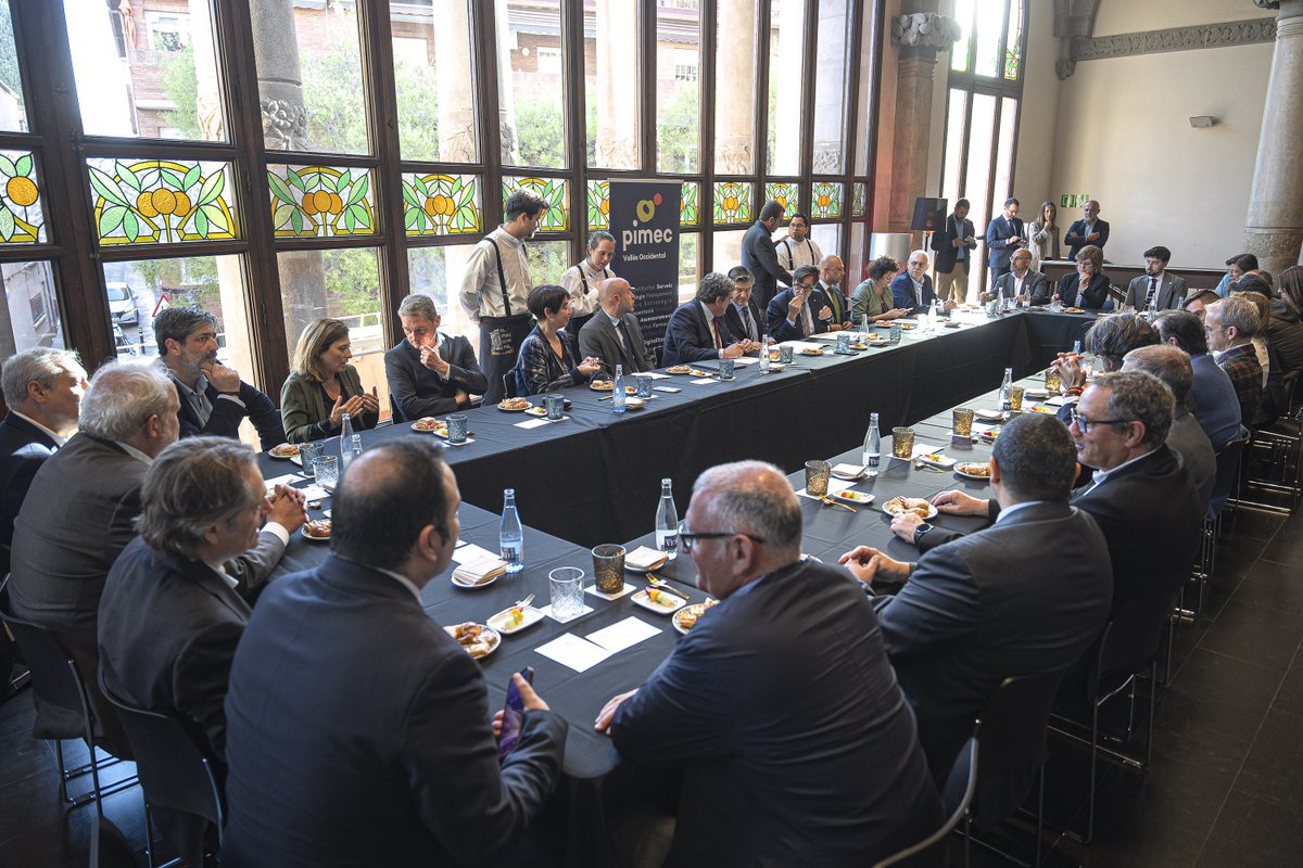 PimecAutonoms's tweet photo. Avui a la trobada amb el ministre @joseluisescriva (@inclusiongob), des d'@AutonomsPIMEC hem fet seguiment de les propostes de millora que vam fer sobre la #ReformaReta, propostes essencials pel desenvolupament de l'activitat autònoma. https://t.co/79ttl3vVVj