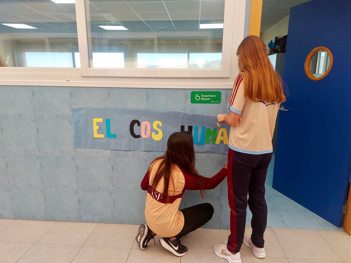 ColegiosISP's tweet photo. Ya está todo listo para arrancar con la X Semana de la Ciencia. Science fair is coming.

#ISPsecundaria #SemanaCiencia https://t.co/qYNygq2cWG