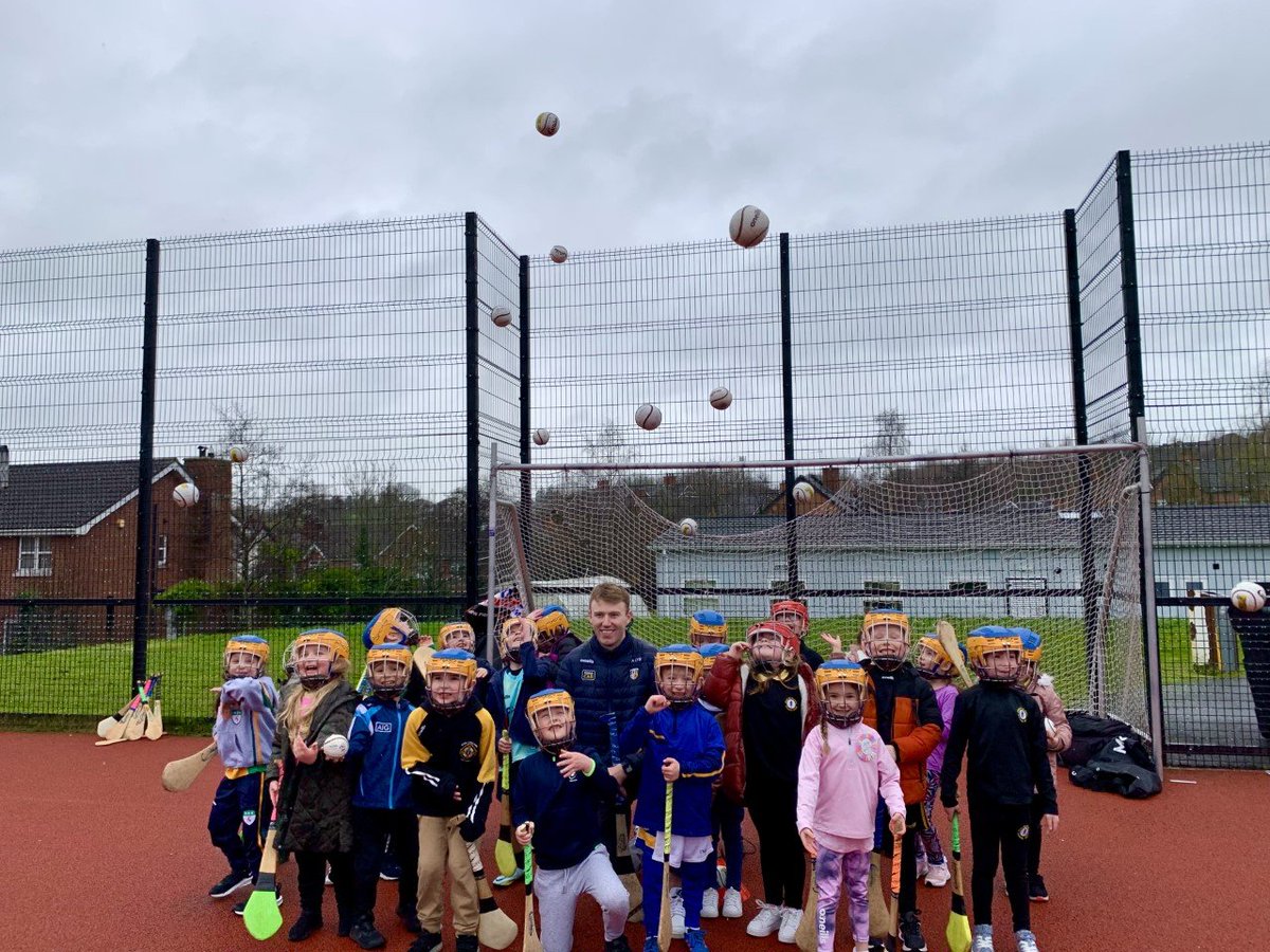 ctrps1's tweet photo. 💛🖤Great to see our amazing #pastpupil and #countyplayer Aodhan O'Brien in school today supporting the development of #GAA. Huge thanks to JP Stitt and Kieran Mc Graw from @Gaelfast_GAA.🖤💛

#APathwaytoSuccess @RossaGACBelfast https://t.co/hbXrokRlRM
